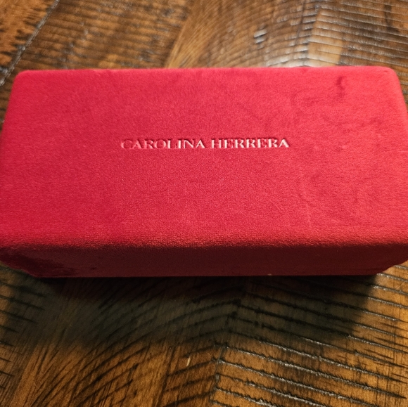 NIB Carolina Herrera Luxury Sunglasses - Picture 7 of 7